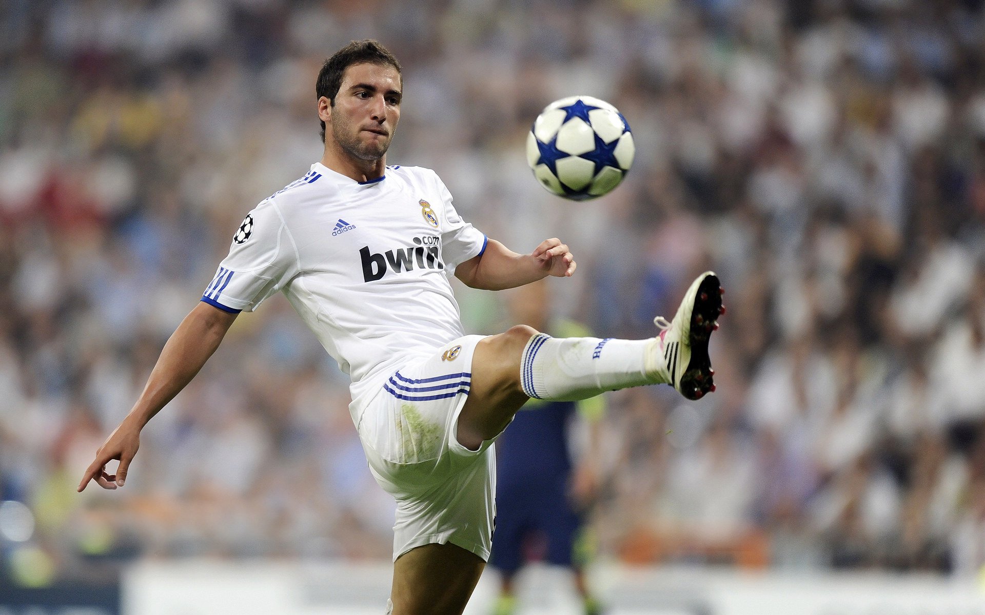 未来“巨星”崭露头角:新一代足球领袖在欧冠绽放,2020足坛未来十大巨星